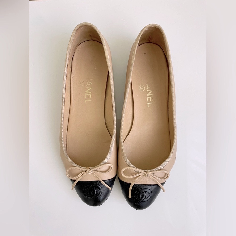 CHANEL Classic Beige and Black Leather Ballerina Flats - 38
